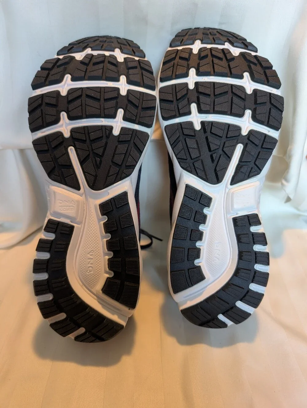 NEW Brooks Ghost 11 Men's 9.5 D Running Shoes Navy Red White w/ Box